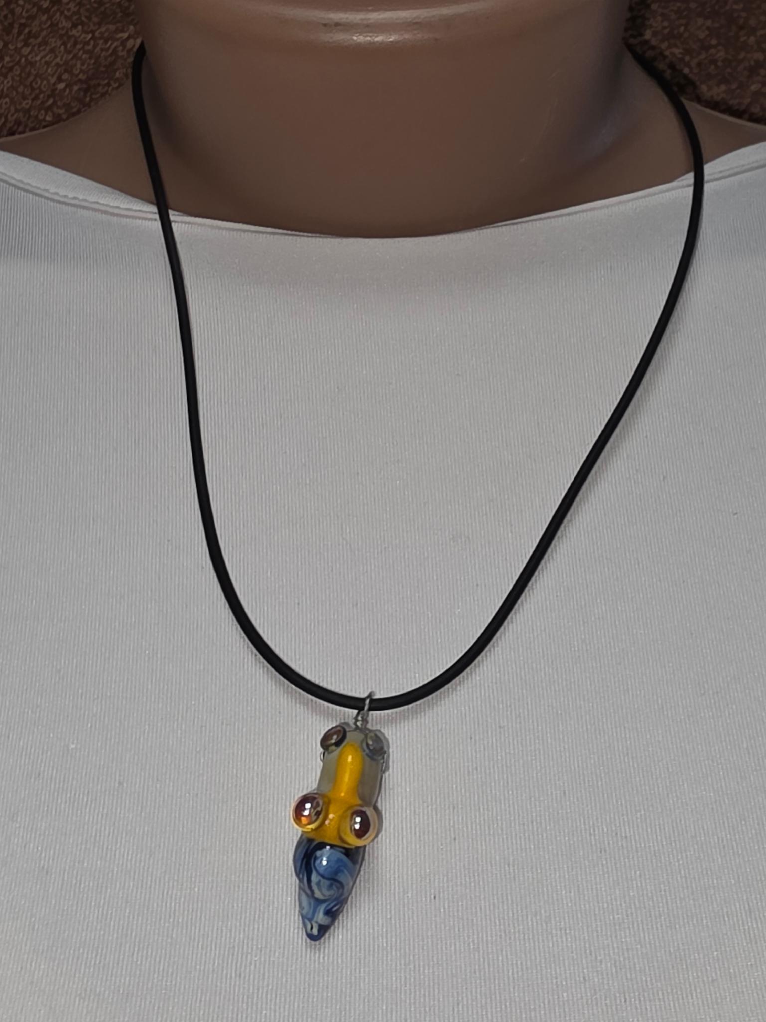 Скляний підвіс ISTA Lampwork на каучуковому шнурі 44-48см, R23