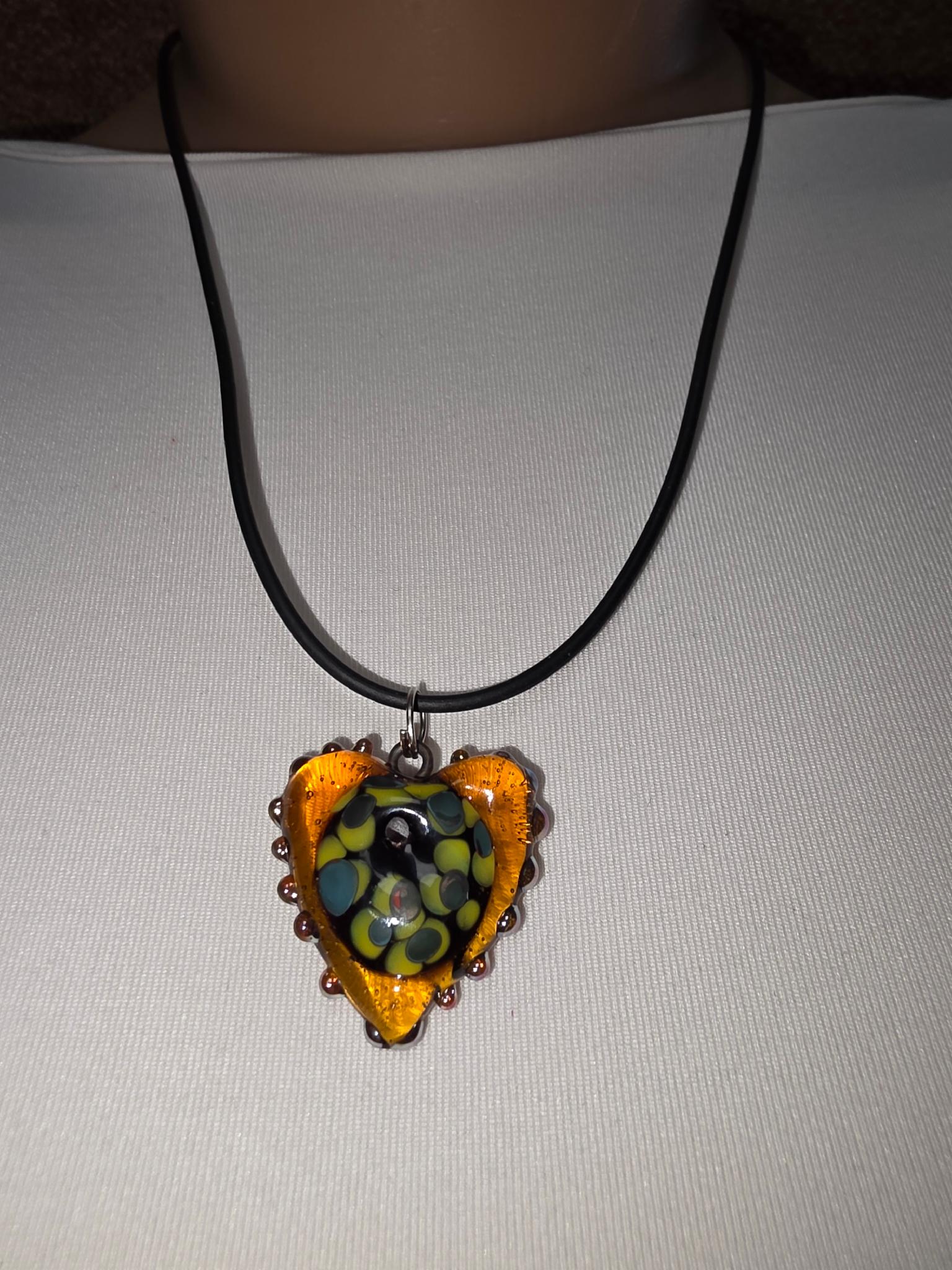 Скляний підвіс ISTA Lampwork на каучуковому шнурі 44-48см, R1 Серце