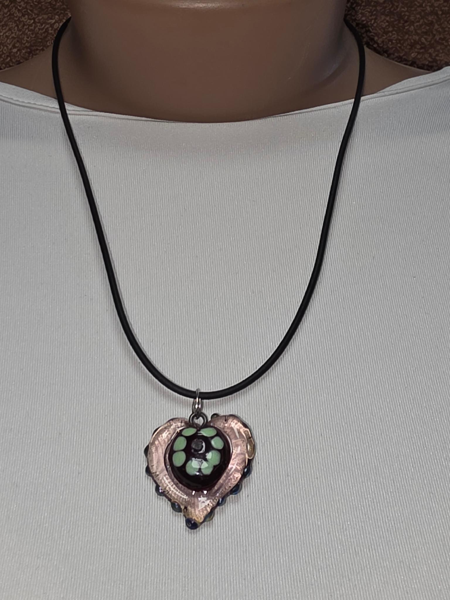 Скляний підвіс ISTA Lampwork на каучуковому шнурі 44-48см, R14 Серце