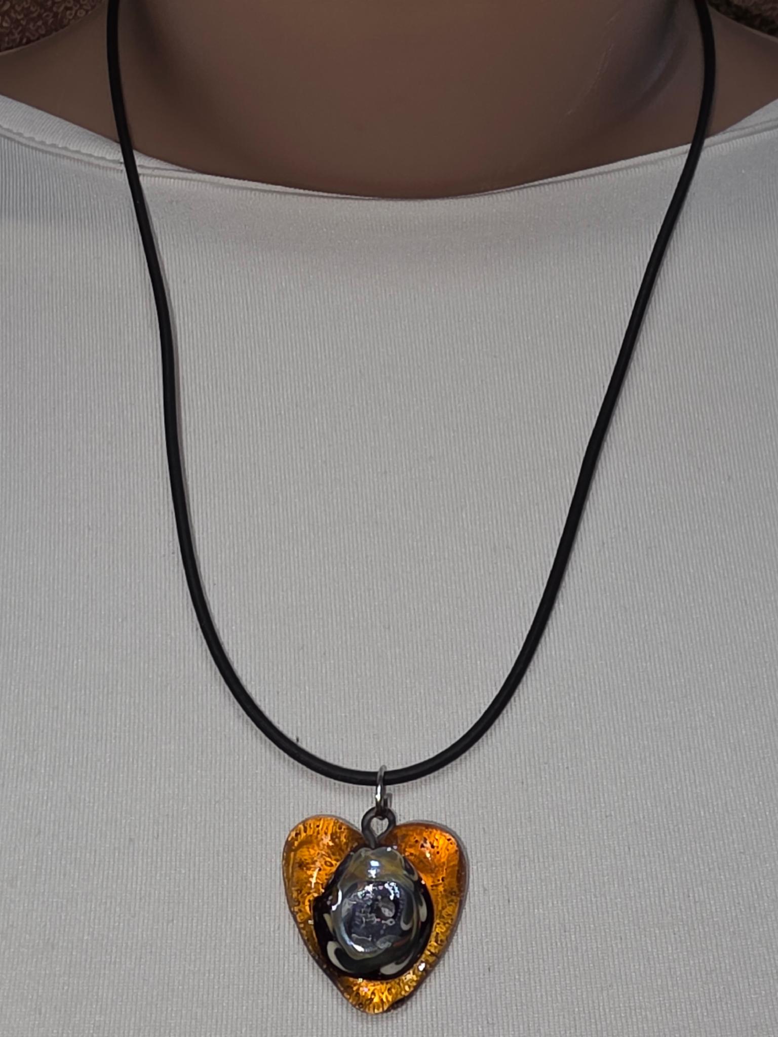 Скляний підвіс ISTA Lampwork на каучуковому шнурі 44-48см, R13 Серце