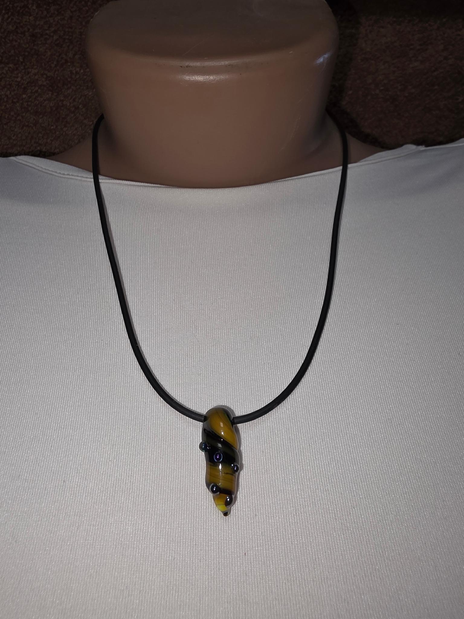 Скляний підвіс ISTA Lampwork на каучуковому шнурі 44-48см, R26