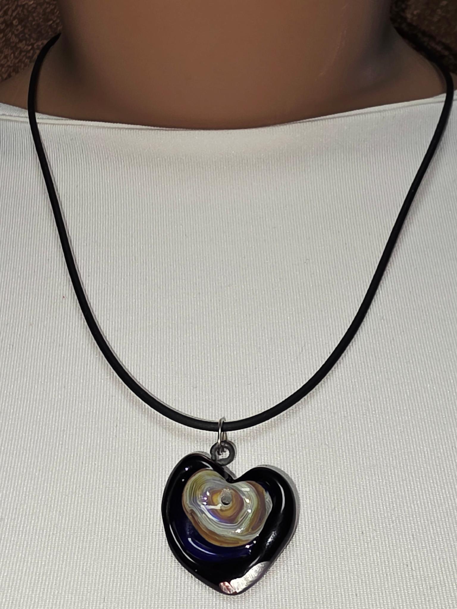 Скляний підвіс ISTA Lampwork на каучуковому шнурі 44-48см, R2 Серце