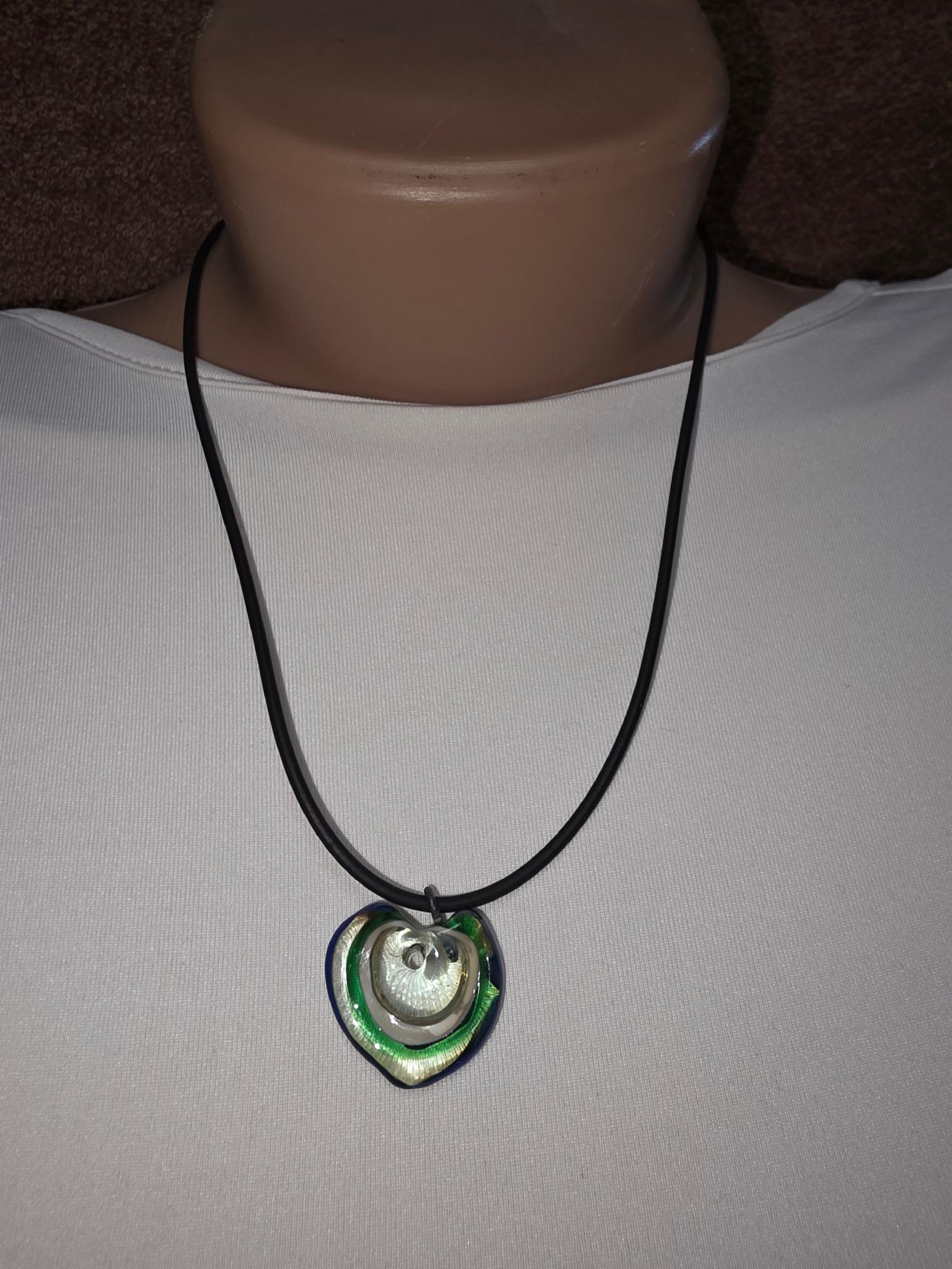 Скляний підвіс ISTA Lampwork на каучуковому шнурі 44-48см, R20 Серце