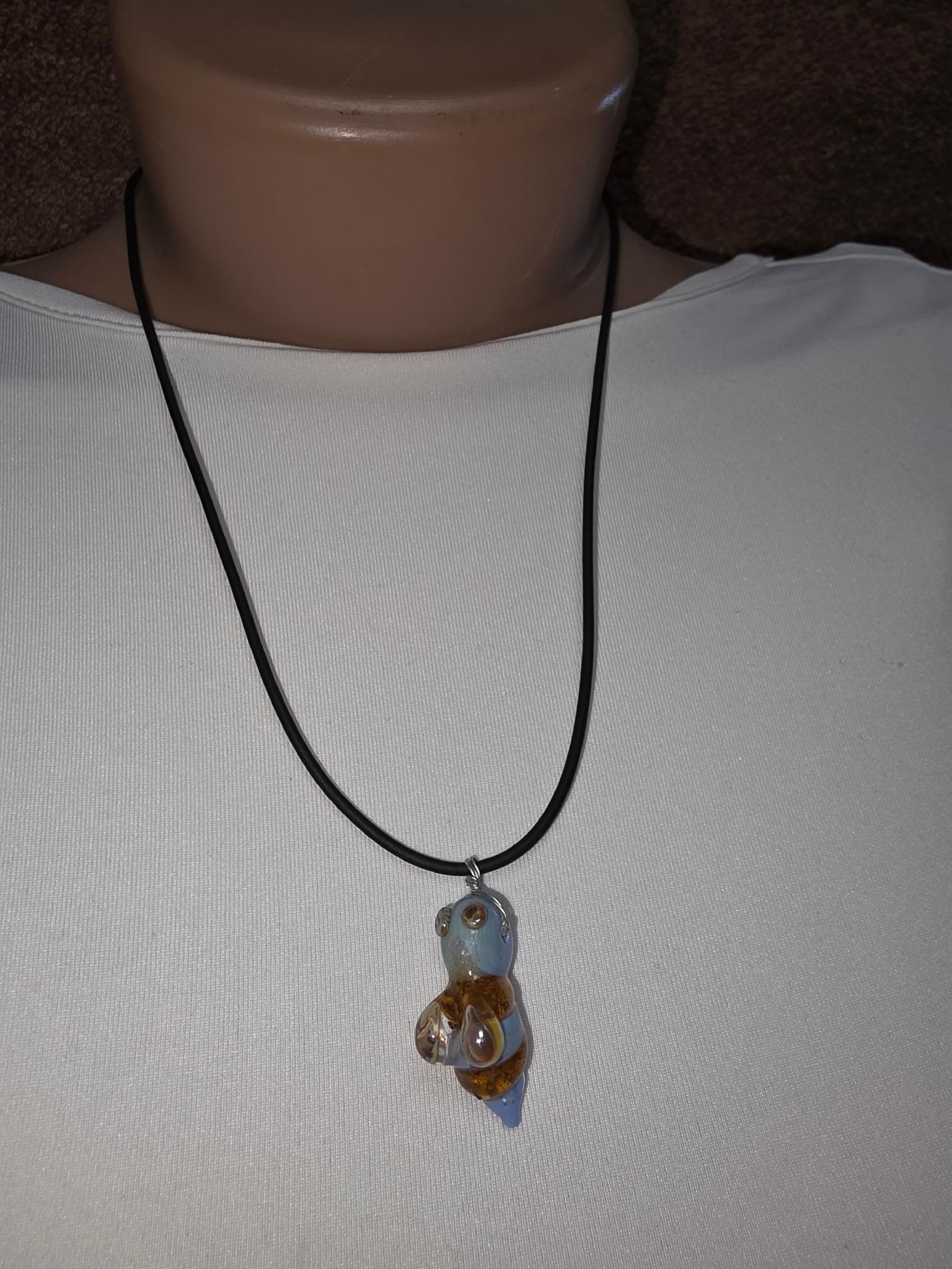 Скляний підвіс ISTA Lampwork на каучуковому шнурі 44-48см, R24